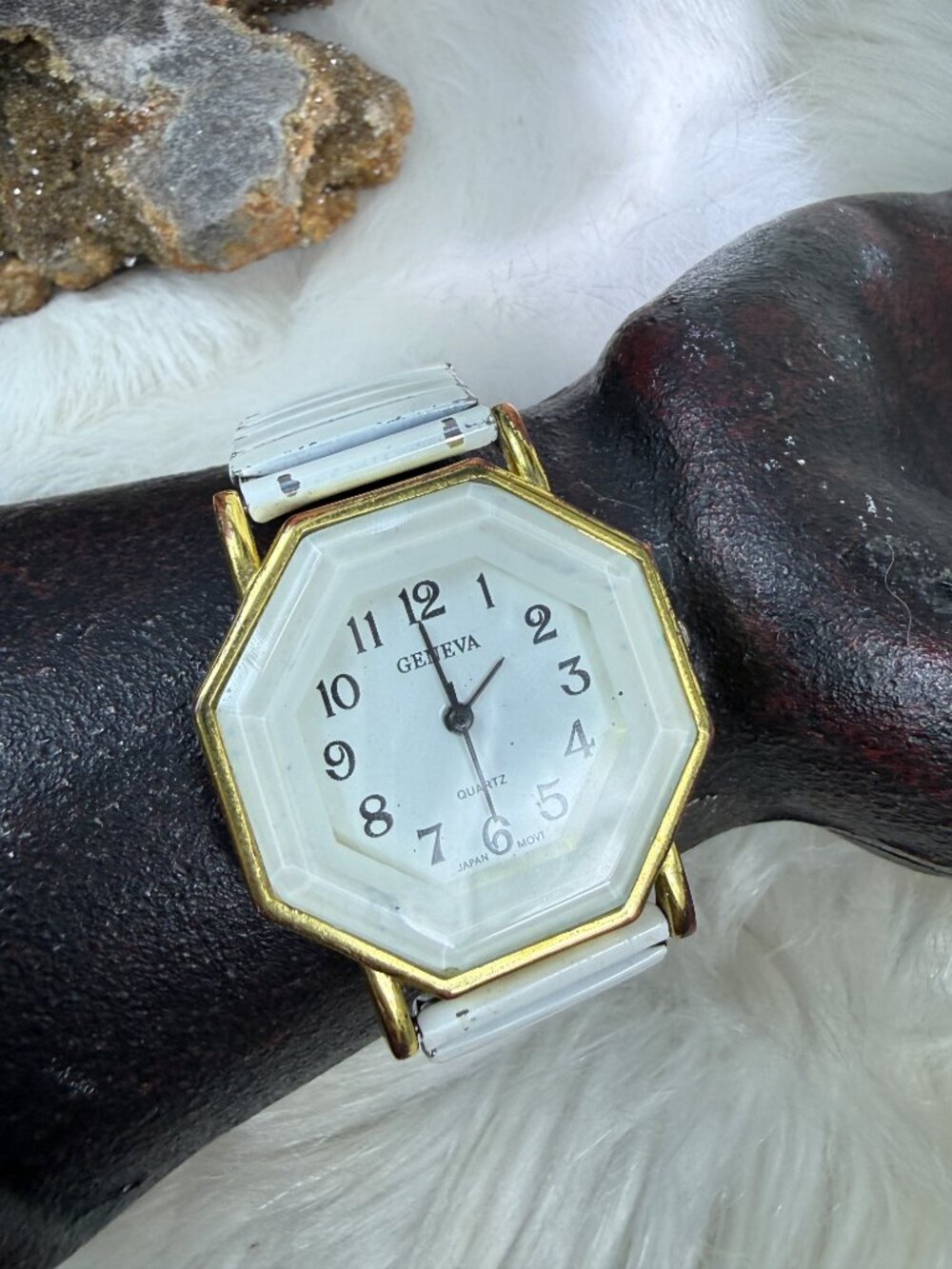 Geneva Women's White Stretch Band Watch WEAR - NEEDS BATTERY